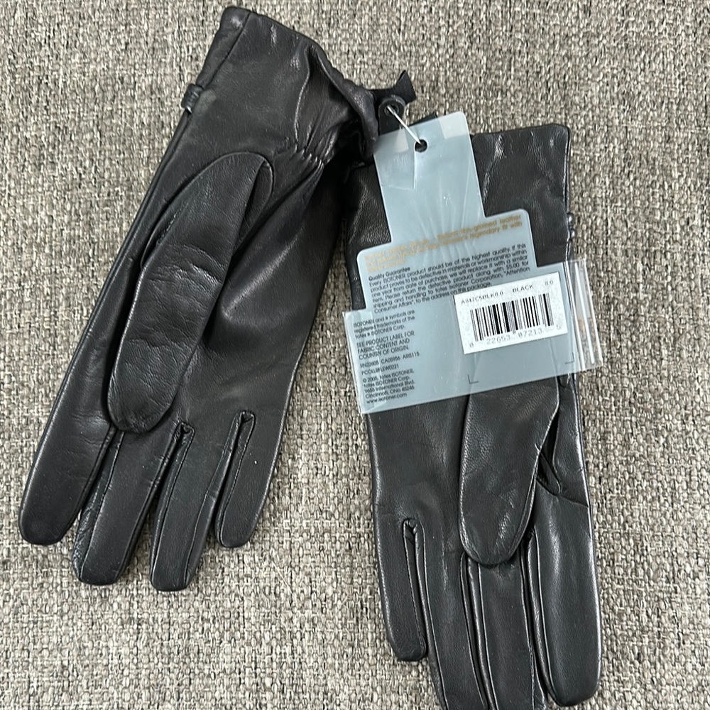 NWT Isotoner Women’s Size 8 Black Leather Gloves - Picture 2 of 3